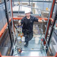 Kone-hissen i Xenters eget hisslabb.